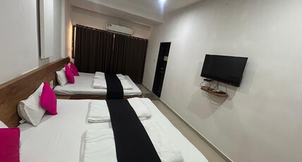 Hotel Raj - Surat Room Type - Family Room
