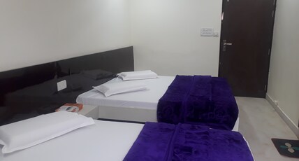 Hotel Moon Sky Room Type - Deluxe Four Bed Non AC