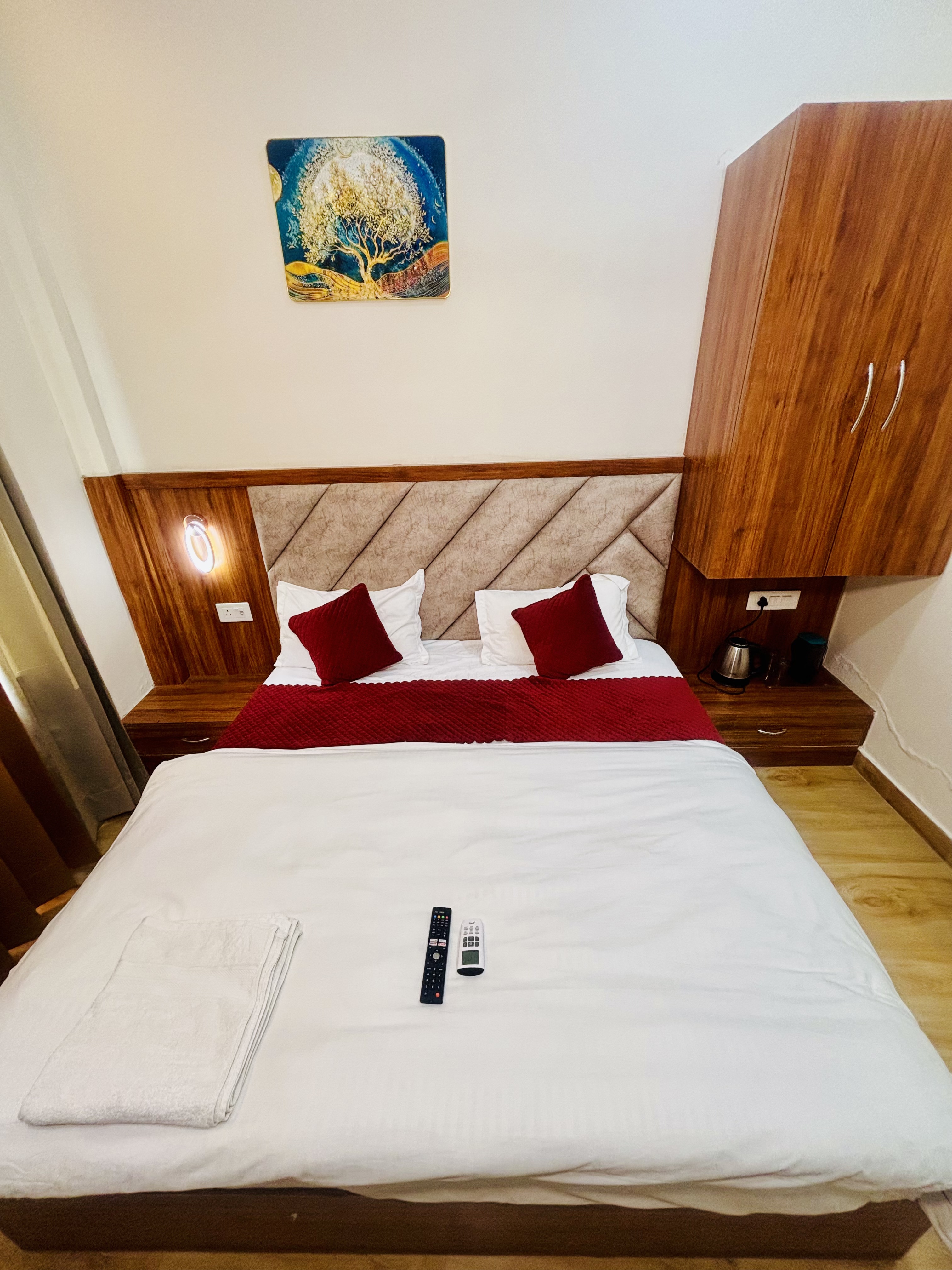 Hotel Om Devine Near Prem Mandir, Vrindavan - Tap to explore photos