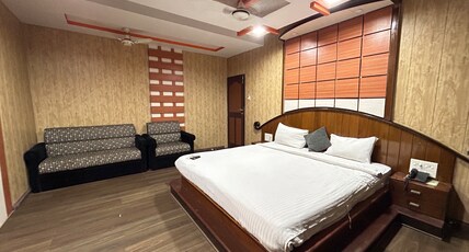 HOTEL RAHUL Room Type - Suite