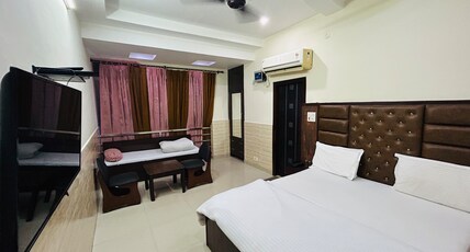 Malik Regency Room Type - Super Deluxe Room