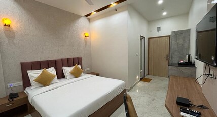 Hotel Satsang Grand Room Type - DELUXE ROOM