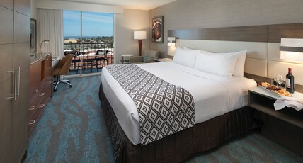 Crowne Plaza Hotel Ventura Beach Room Type - 1 King Standard
