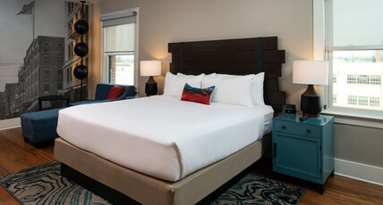 Hotel Indigo SPOKANE Room Type - 1 King Bed Standard City View