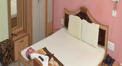 Hotel Sandhya Deluxe Room Type - DELUXE AC. ROOM