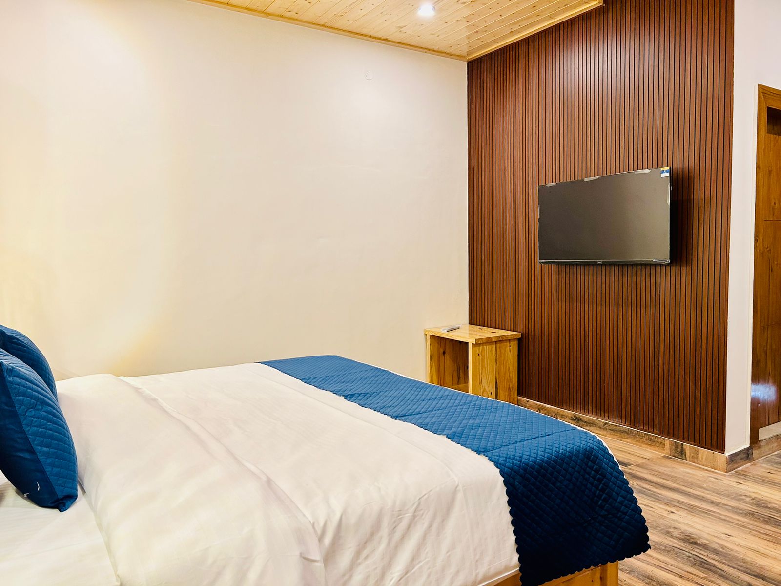 Misty Pines - Tap to explore photos