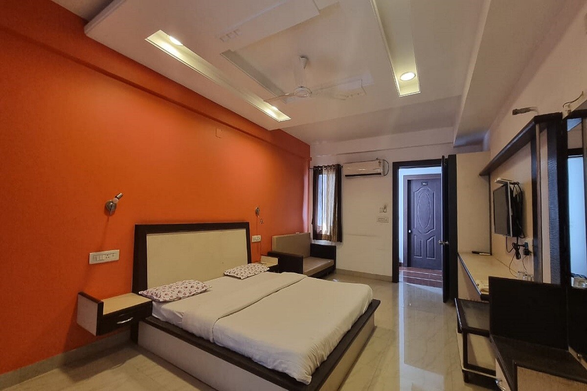 Hotel Deep Palace - Tap to explore photos