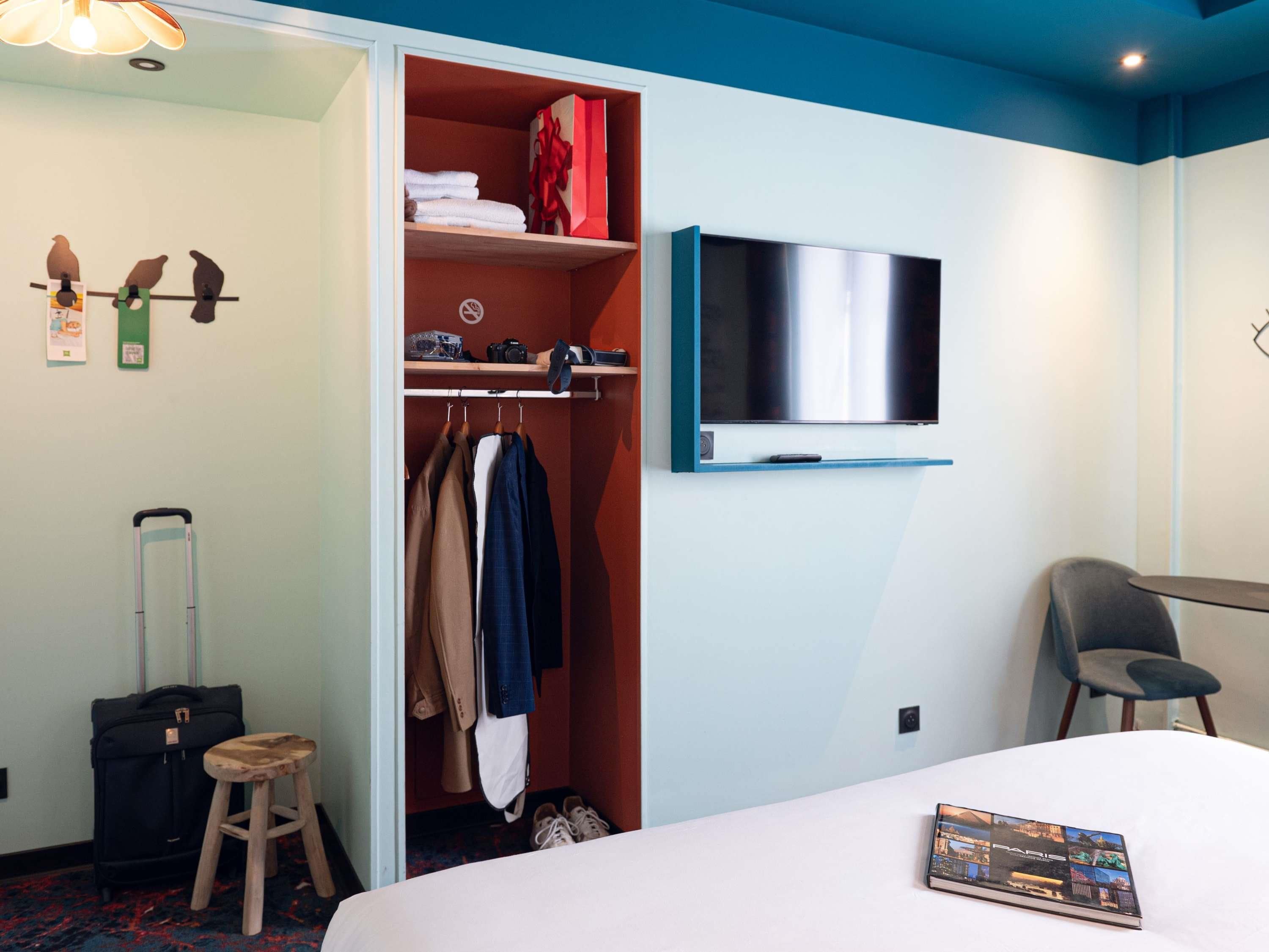 Ibis Styles Paris Batignolles - Tap to explore photos
