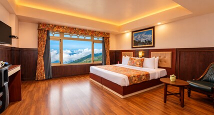 Summit Oakden Resort & Spa at Mall Road Room Type - Premium Room with View