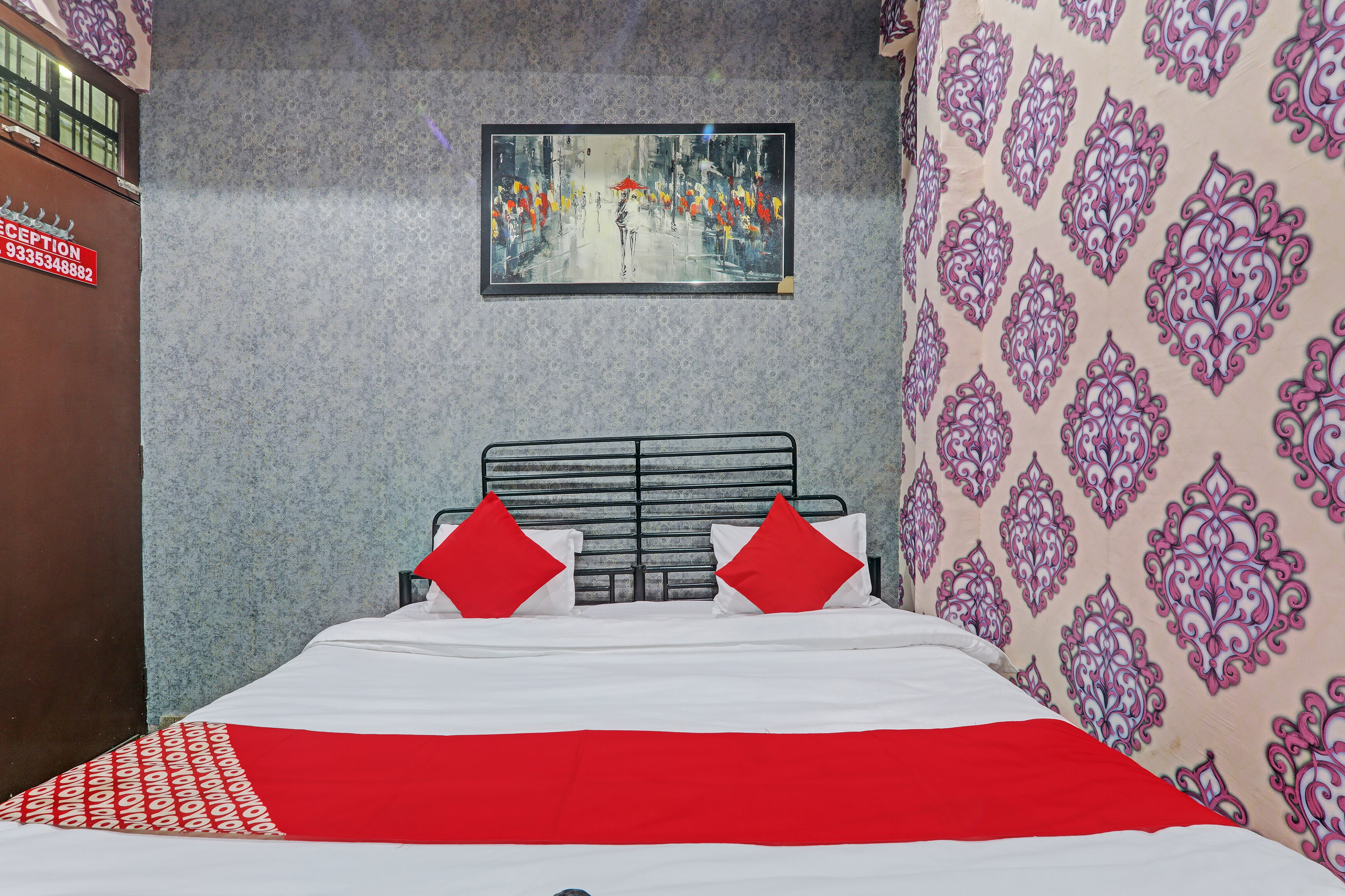 Hotel O MH Palace - Tap to explore photos