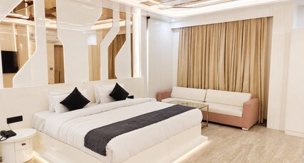 Hotel Royal gold palace Room Type - Premium Suite Room