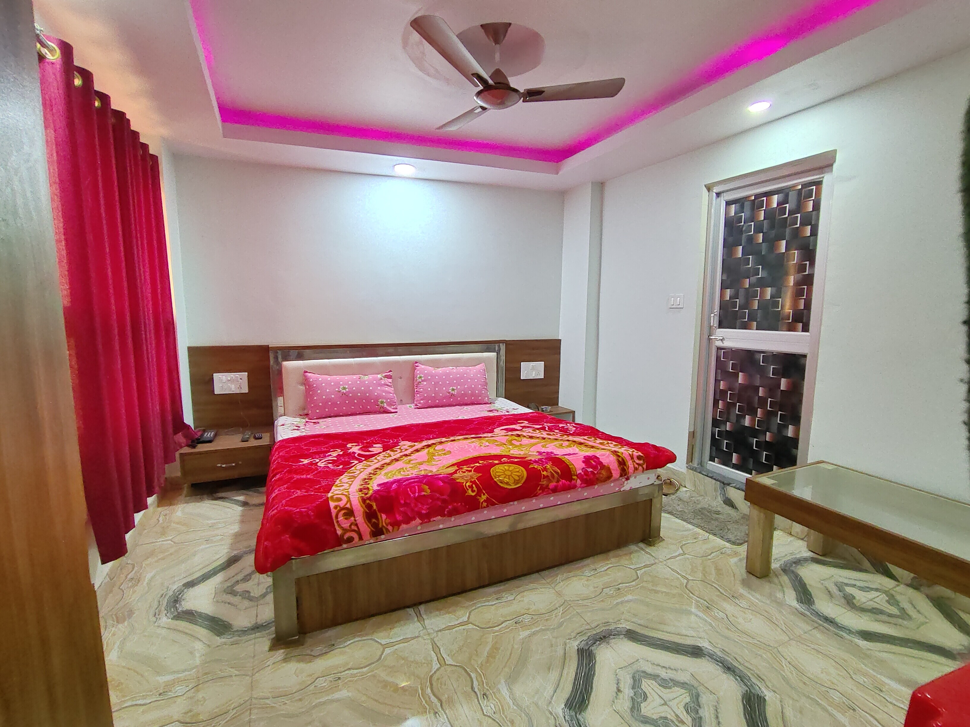 Hotel Samrat - Tap to explore photos