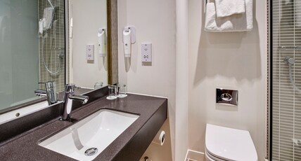 Holiday Inn Leeds Garforth Room Type - 1 Queen Premium