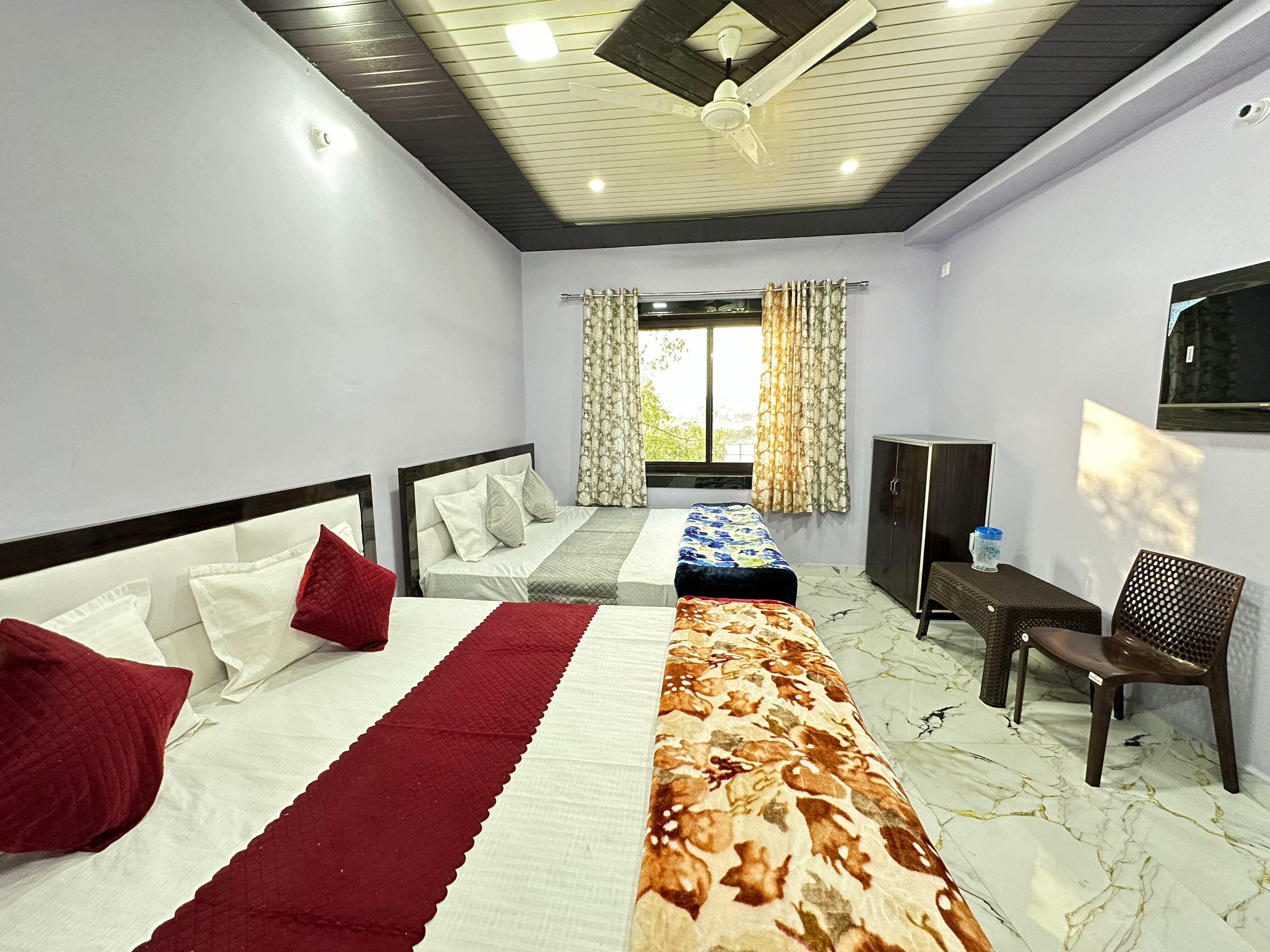 Hotel Jaanvi - Tap to explore photos