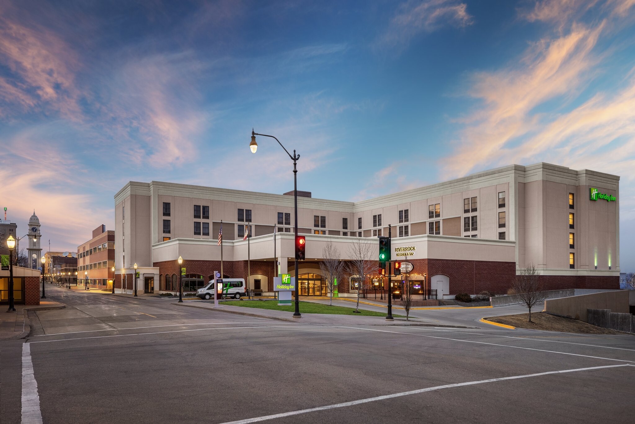 Holiday Inn DUBUQUE/GALENA - Tap to explore photos