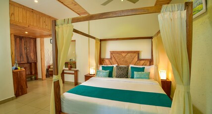 Mistletoe Homestay & Art Gallery Cafe Room Type - Family Suite Room