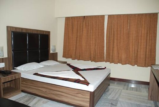 Shivom Hotel