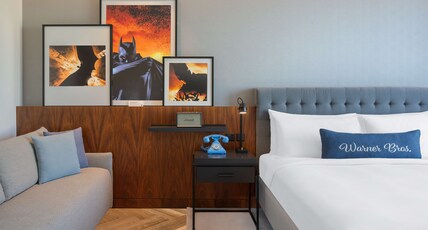 The WB Abu Dhabi, Curio Collection by Hilton - Free Theme Park Tickets Room Type - Bedroom 1