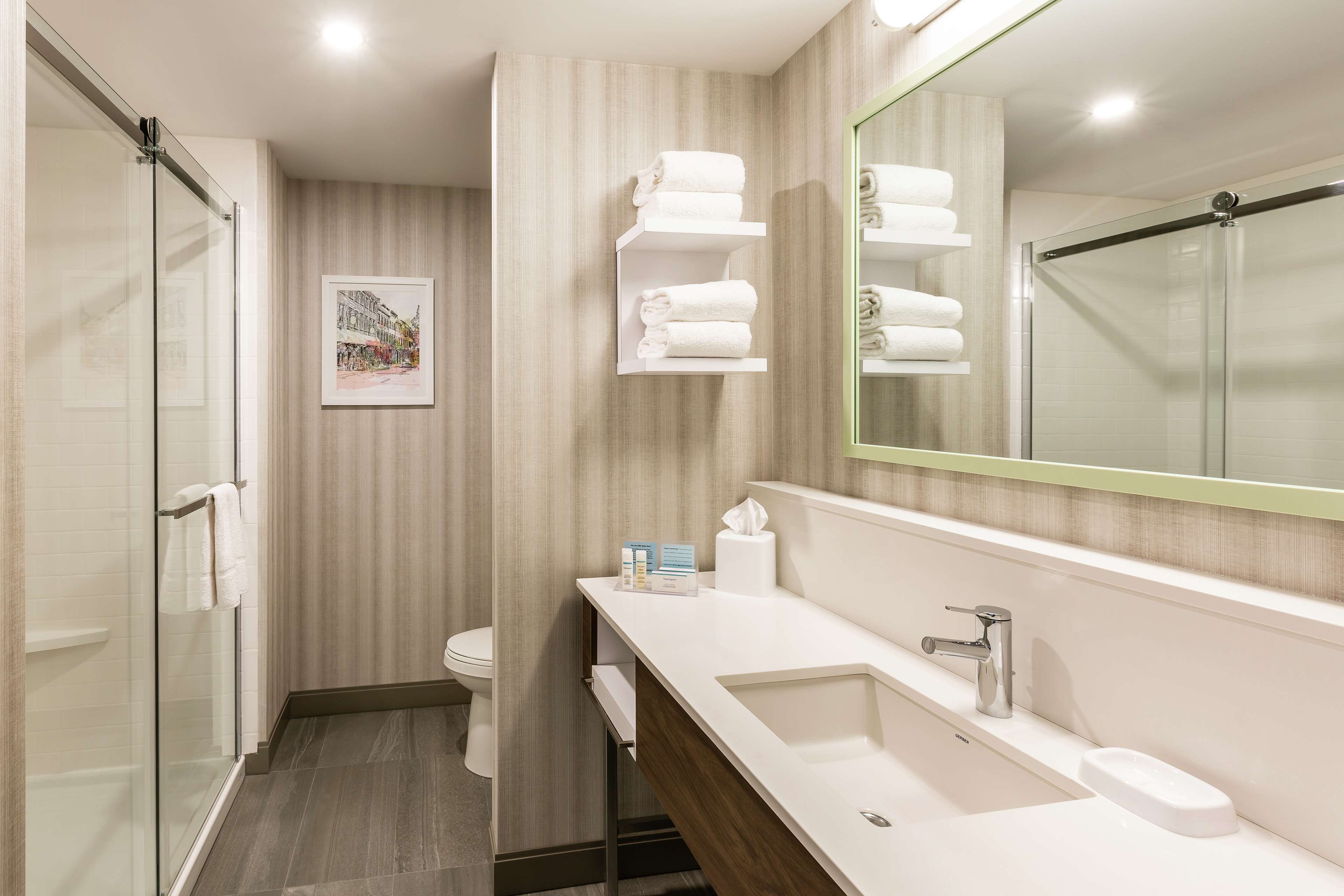Hampton Inn & Suites Beauport - Tap to explore photos