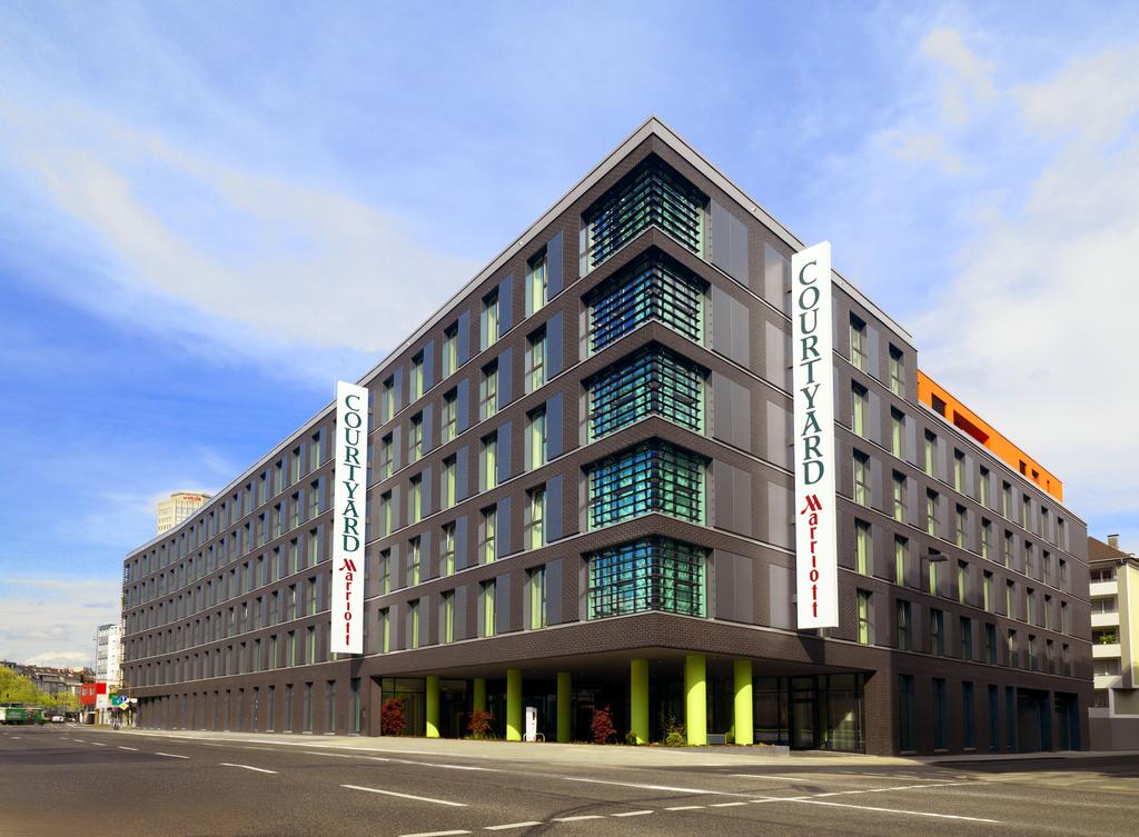 Courtyard by Marriott Cologne - Tap to explore photos