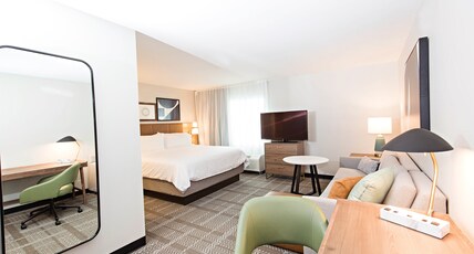 Staybridge Suites DENVER NORTH - THORNTON Room Type - 1 King Studio Suite Communication Access