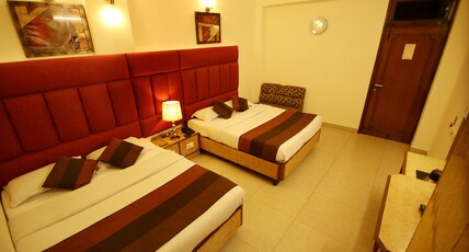 Hotel Parkway Deluxe Room Type - Premium Four Bed Rooms
