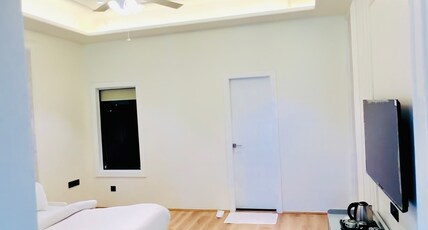Kumkum Palace Room Type - Maharaja Room