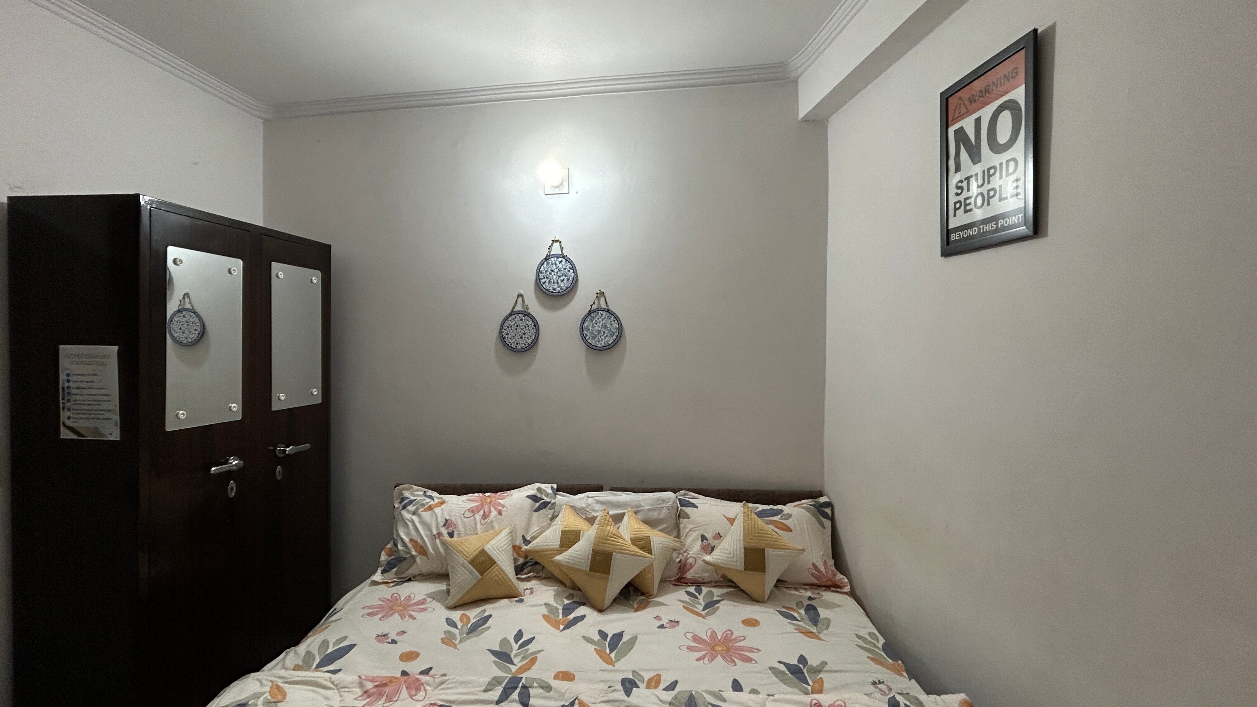 The Comfort Corner Inn : Room & Kitchen in the Heart of the City ...