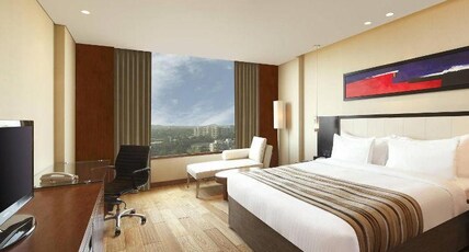 DoubleTree by Hilton Pune Chinchwad Room Type - Hilton Guest Room Queen bed