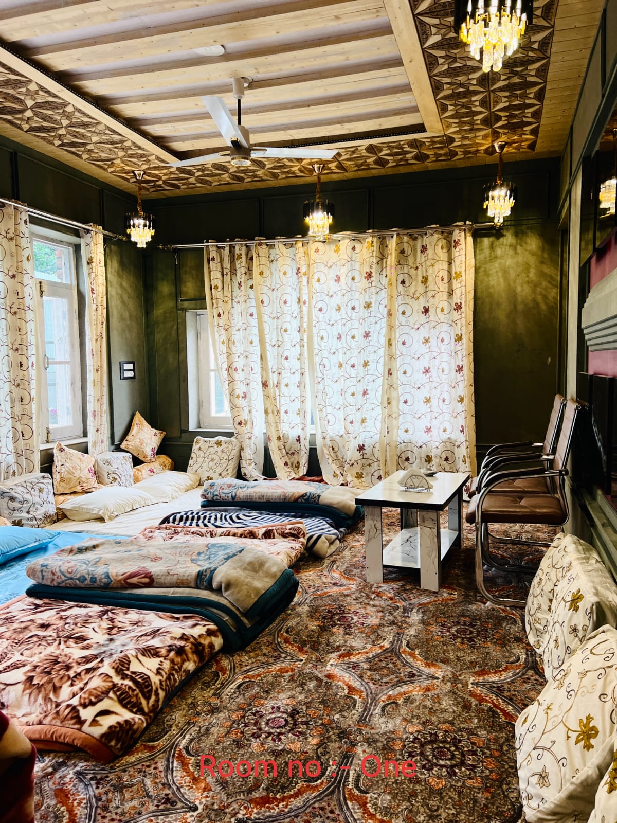 EVERGREEN HOMESTAY - Tap to explore photos