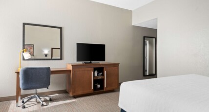 HAMPTON INN DEBARY DELTONA Room Type - 1 KING BED NONSMOKING