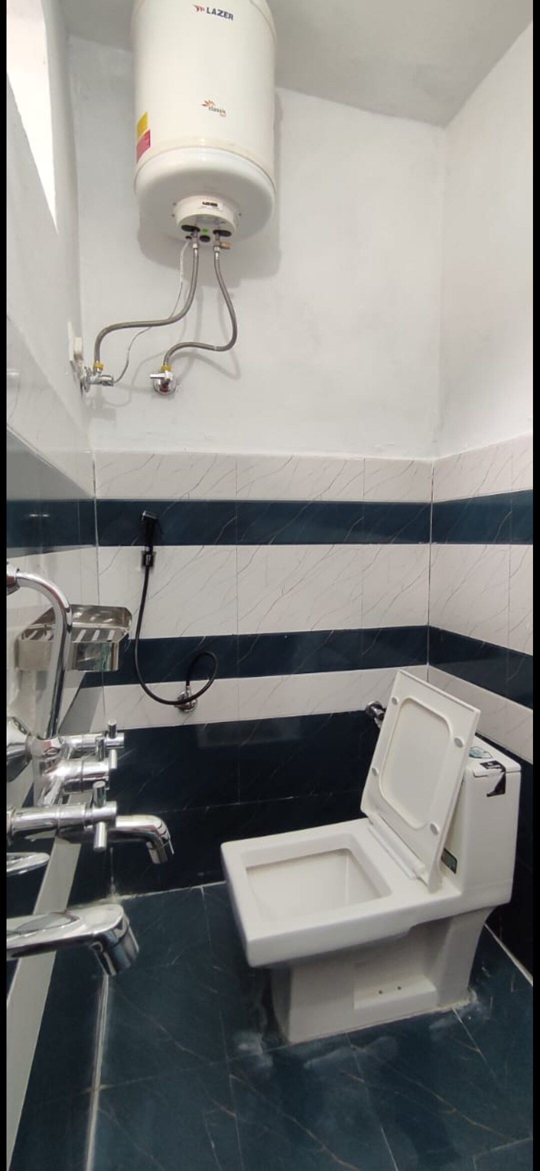 ROYAL BUCKS CAFE &HOMESTAY - Tap to explore photos