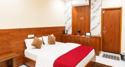 HOTEL RAGHAVENDRA GRAND INN Room Type - Standard Room with Balcony HOTEL RAGHAVENDRA GRAND INN Room Type - Standard Room with Balcony