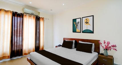 Collection O Bus Terminal Haldwani Formerly Moti Tower Room Type - Deluxe with Balcony Collection O Bus Terminal Haldwani Formerly Moti Tower Room Type - Deluxe with Balcony