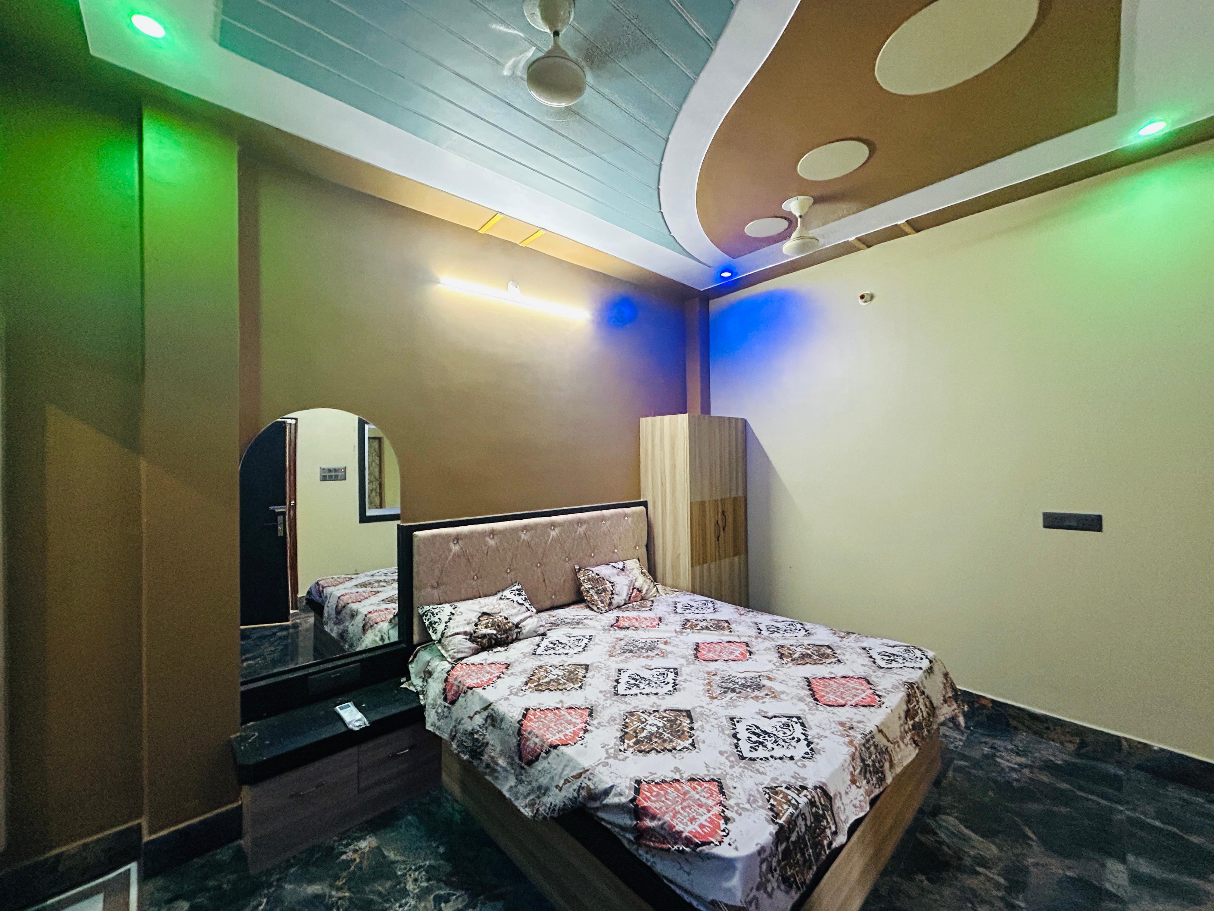 Hotel Kailash - Tap to explore photos