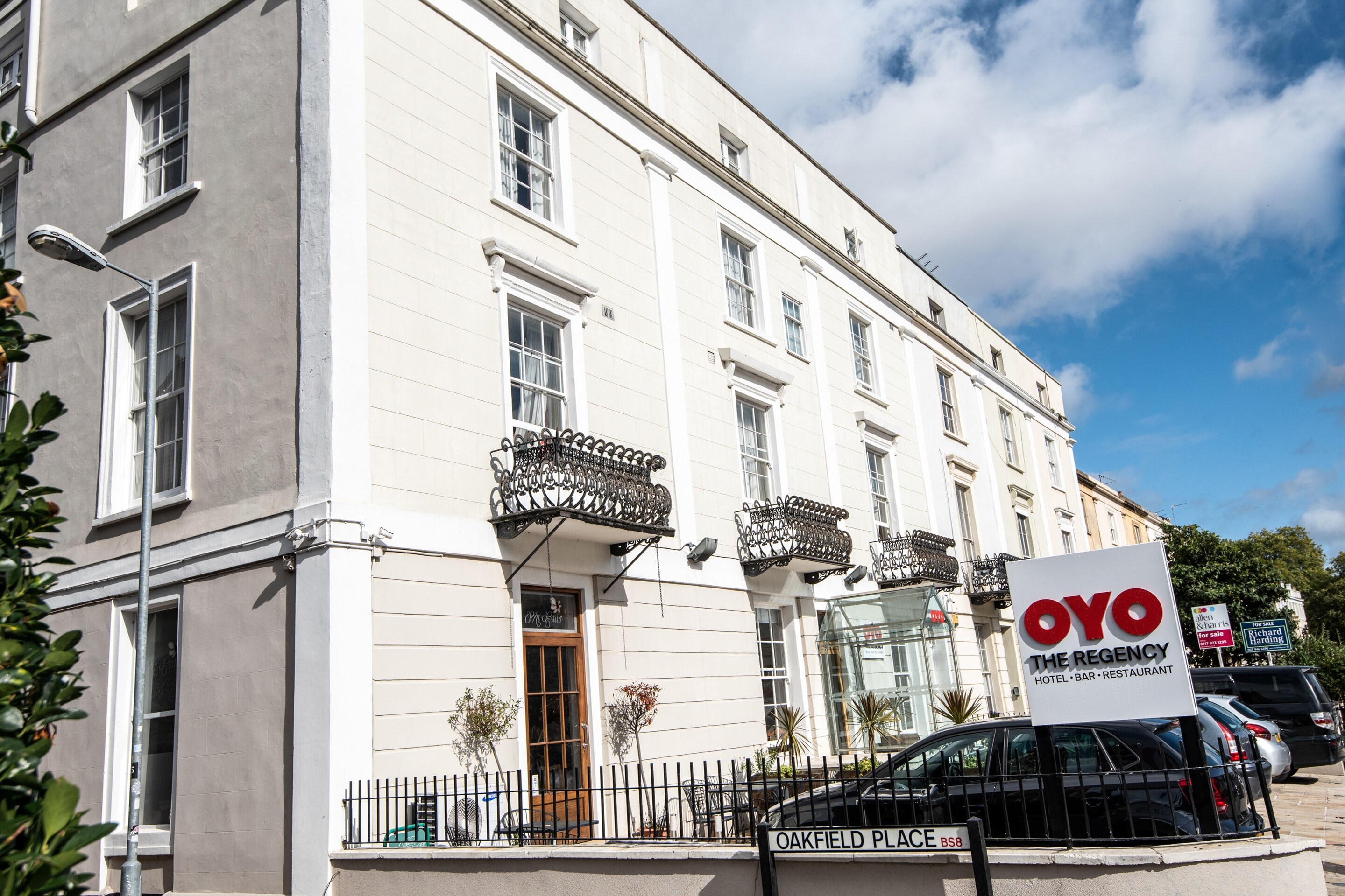 OYO the Regency, Clifton Bristol - Tap to explore photos