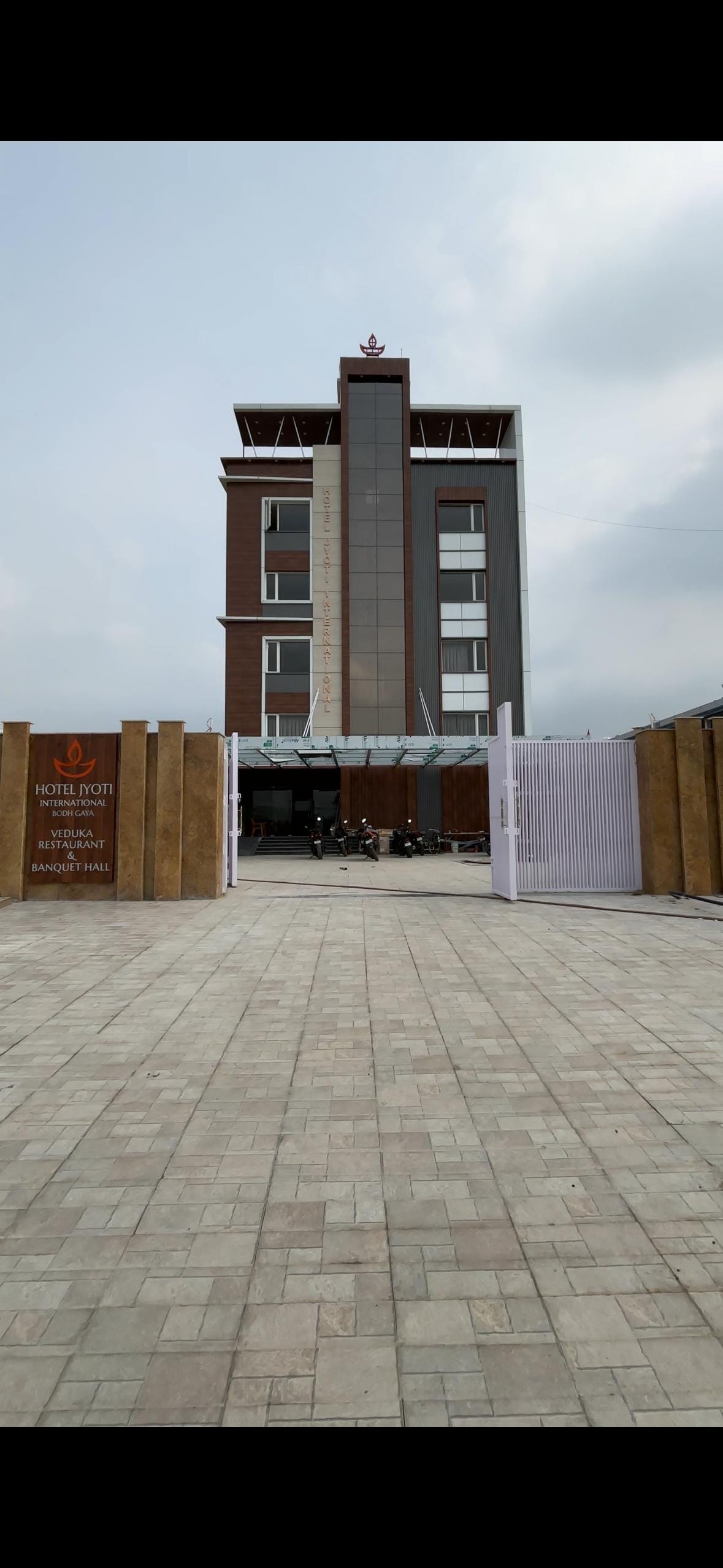 Hotel Jyoti International - Tap to explore photos