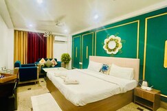 Instay One Room Apt with Home Theatre