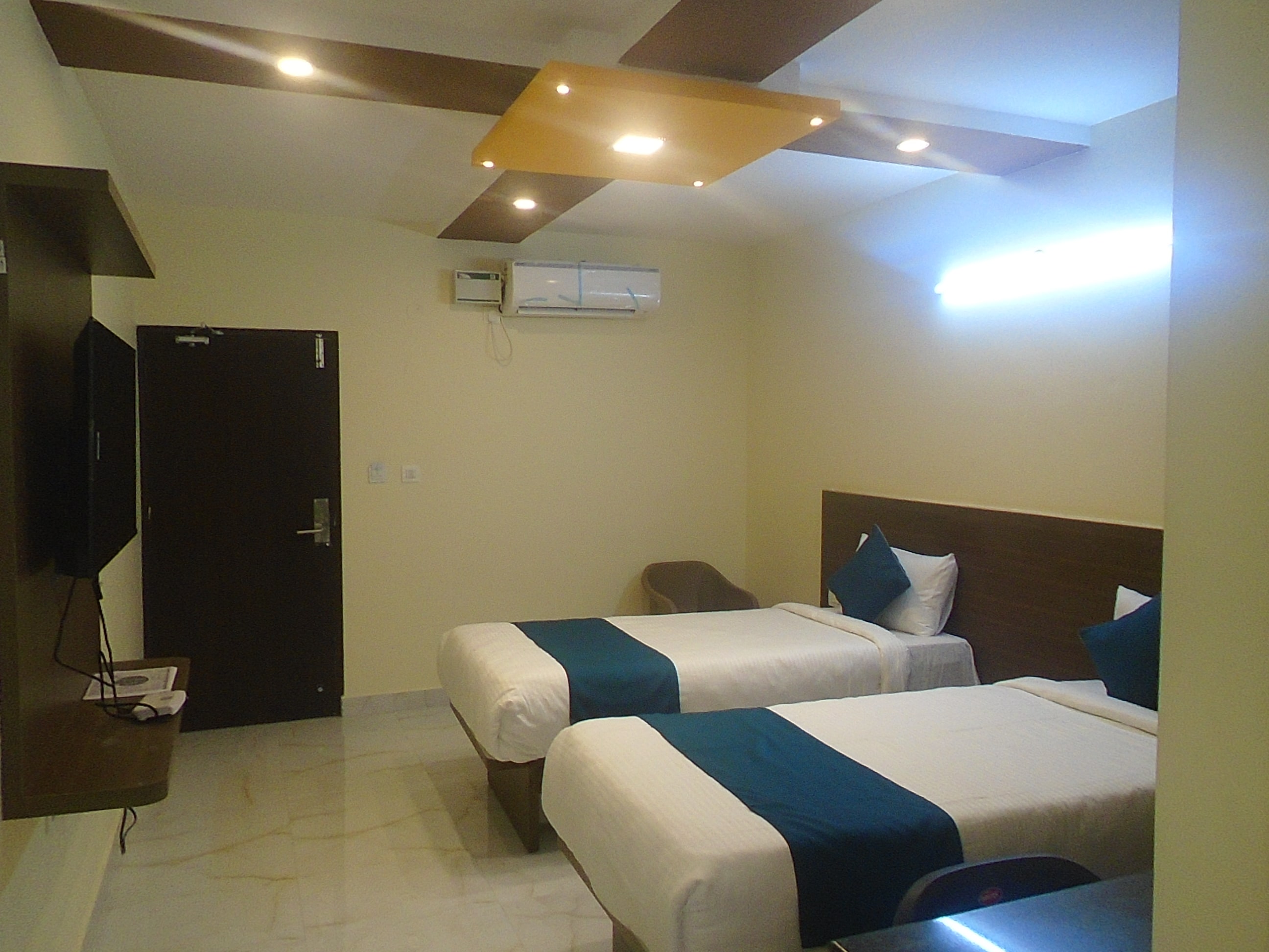 Hotel Sky Loft Bangalore Airport - Tap to explore photos