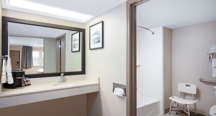 Best Western Plus King's Inn & Suites Room Type - Accessible - 2 Queen, Mobility Accessible, Communication Assistance, Bathtub, First Floor, Sofabed, Best Western Plus King's Inn & Suites Room Type - Accessible - 2 Queen, Mobility Accessible, Communication Assistance, Bathtub, First Floor, Sofabed,
