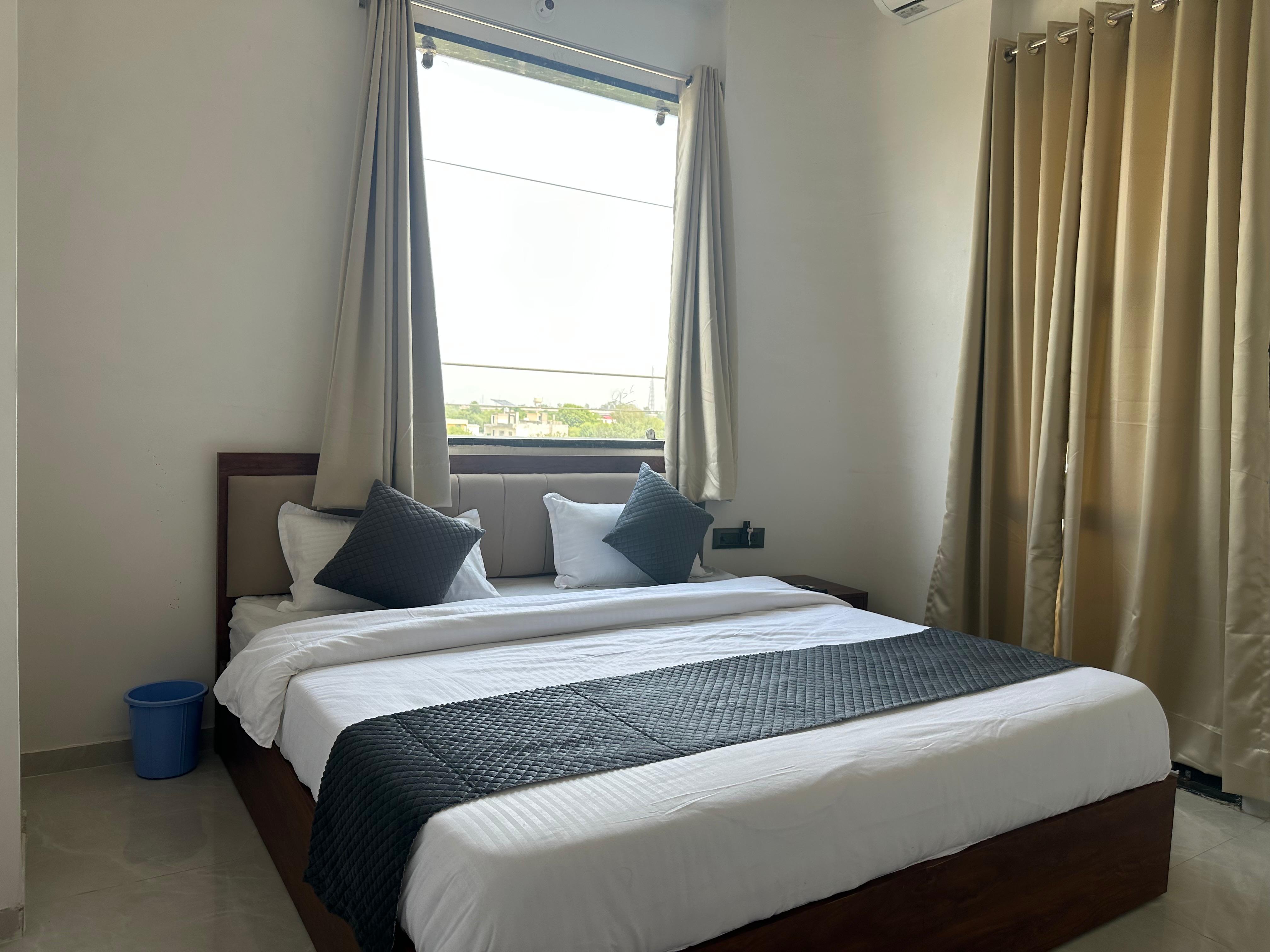 Hotel Shree Niwara - Tap to explore photos