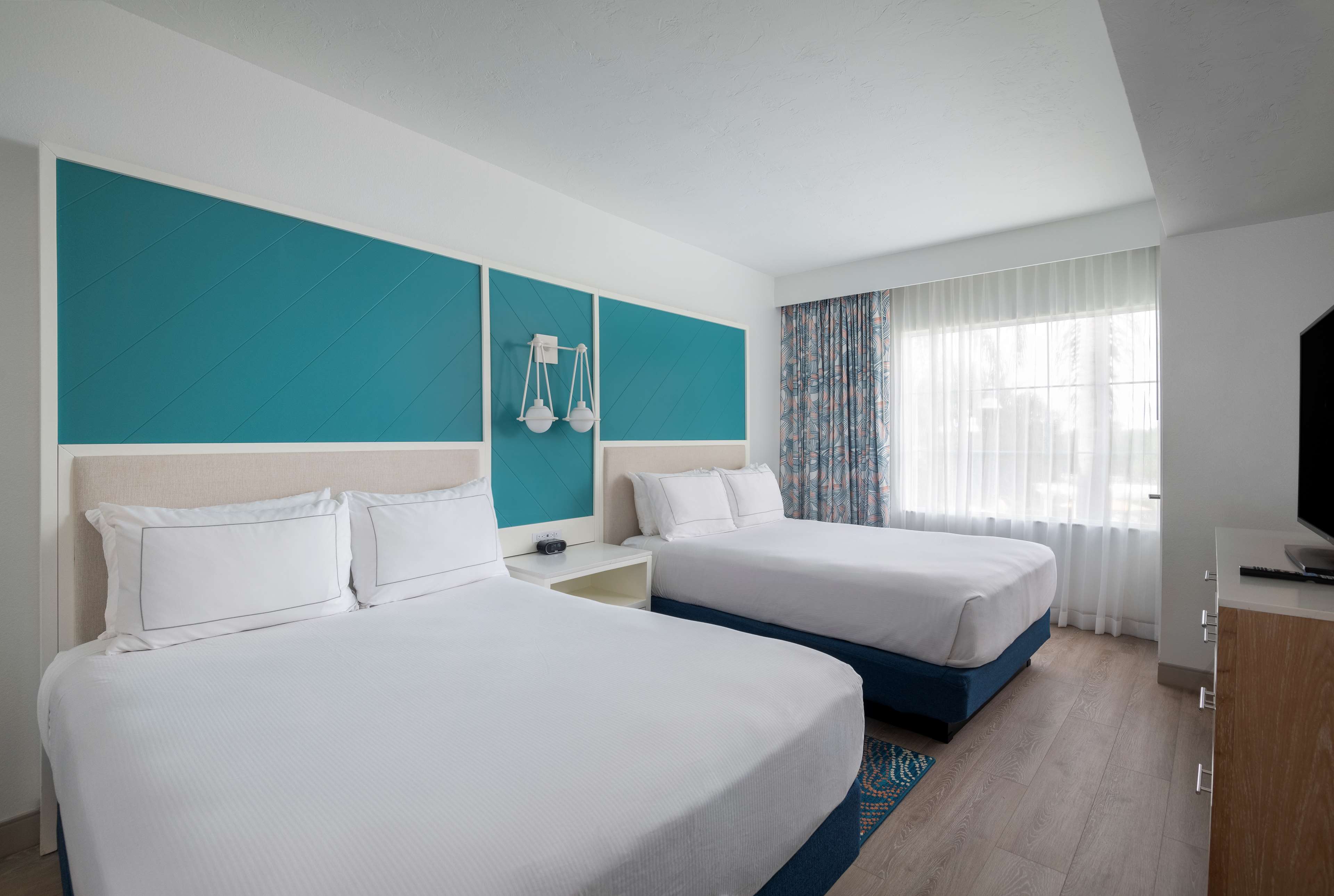 DoubleTree Suites by Hilton Naples - Tap to explore photos