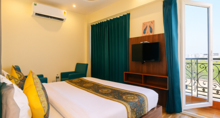 Hotel East Wood Amritsar Room Type - Deluxe Room - Balcony - City View