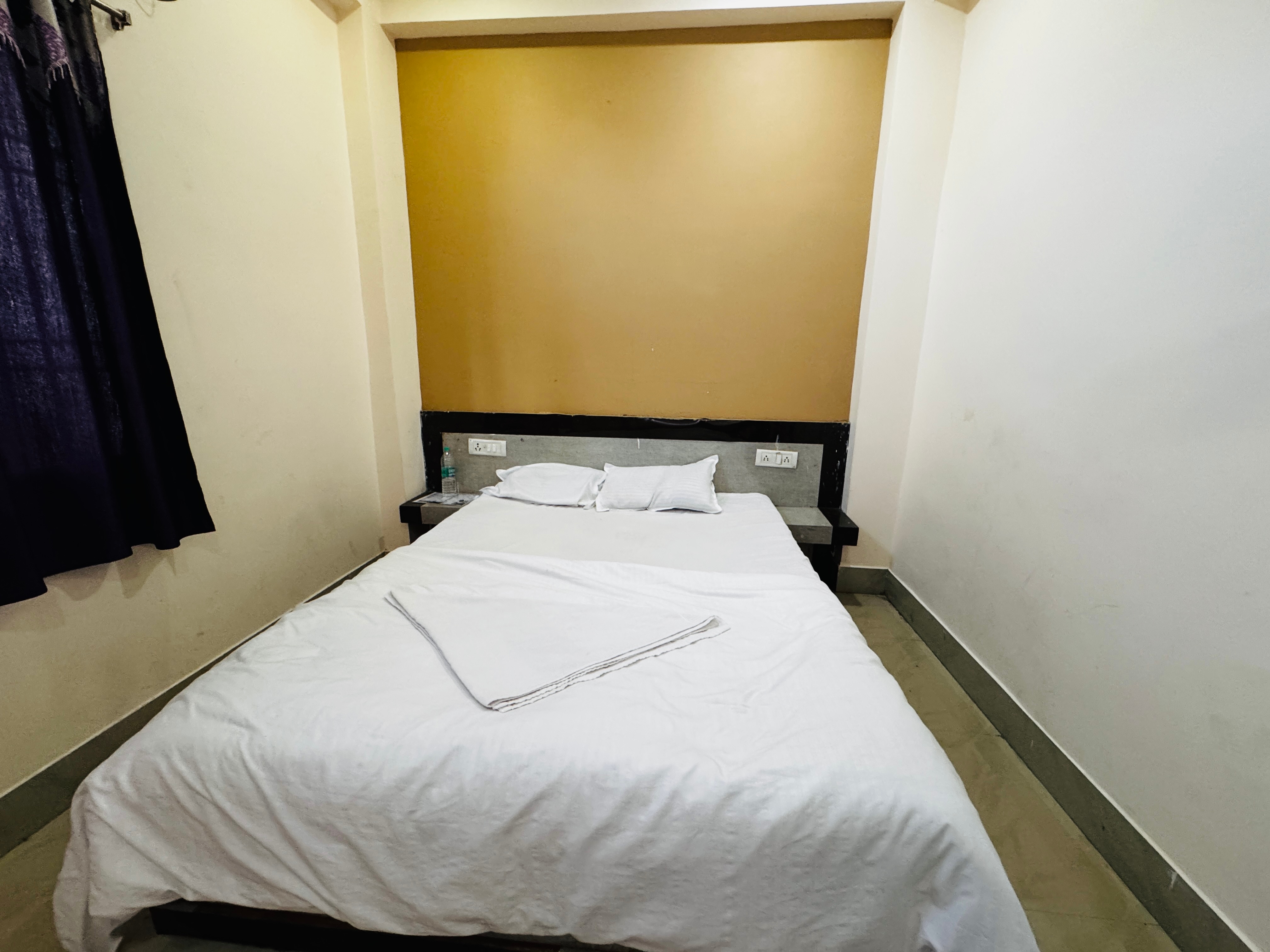 Hotel Sundaram - Tap to explore photos