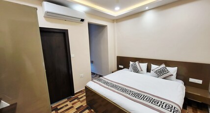 Crestview Inn Room Type - Deluxe Room with King Size Bed