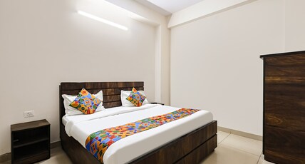 FabHotel JK Inn Room Type - Deluxe Room FabHotel JK Inn Room Type - Deluxe Room