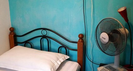 Travel Hub Guesthouse Room Type - Single Room With Fan and Window