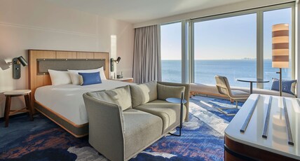 Sable at Navy Pier Chicago, Curio Collection by Hilton Room Type - 1 KING CORNER