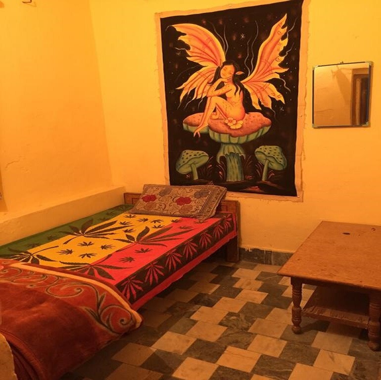 Doctor Alone Hostel - Tap to explore photos