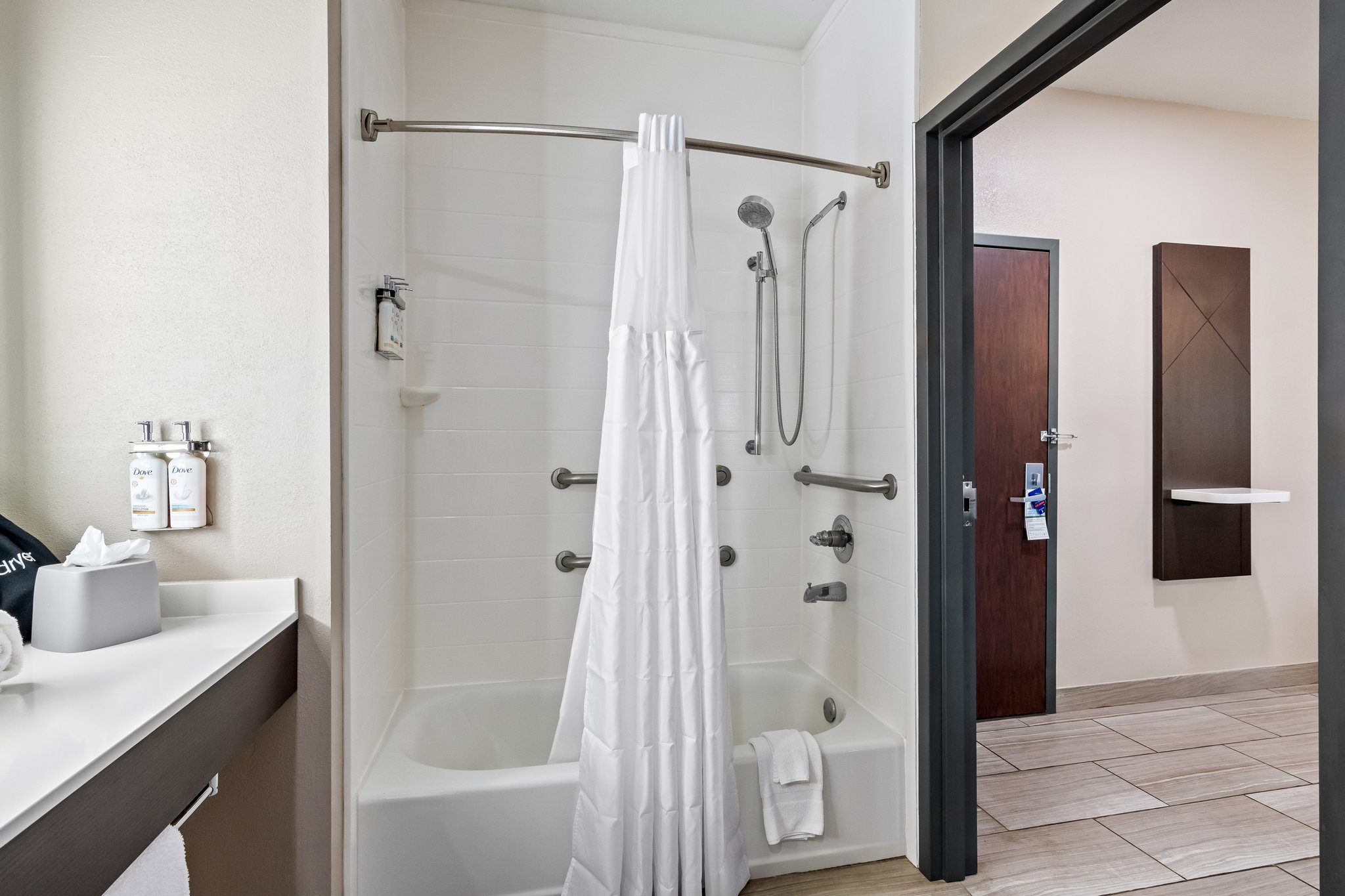 Holiday Inn Express & Suites Ada - Tap to explore photos